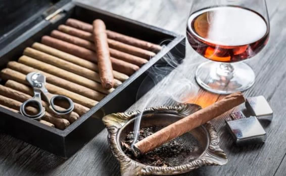 保存雪茄 一台LIEBHERR雪茄柜就够了 保持湿度 留住芳香和原始味道